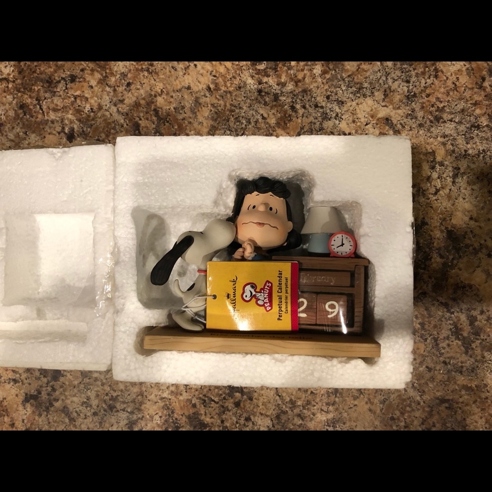 Hallmark Peanuts:Lucie & Snoopy Perpetual Calendar